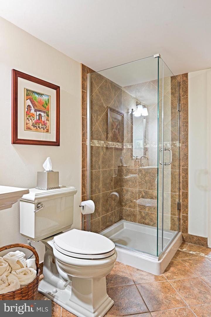 10404 TRUMPETER CT, VIENNA, Virginia 22182, 4 Bedrooms Bedrooms, 19 Rooms Rooms,3 BathroomsBathrooms,Residential,For sale,10404 TRUMPETER CT,VAFX2242112 MLS # VAFX2242112