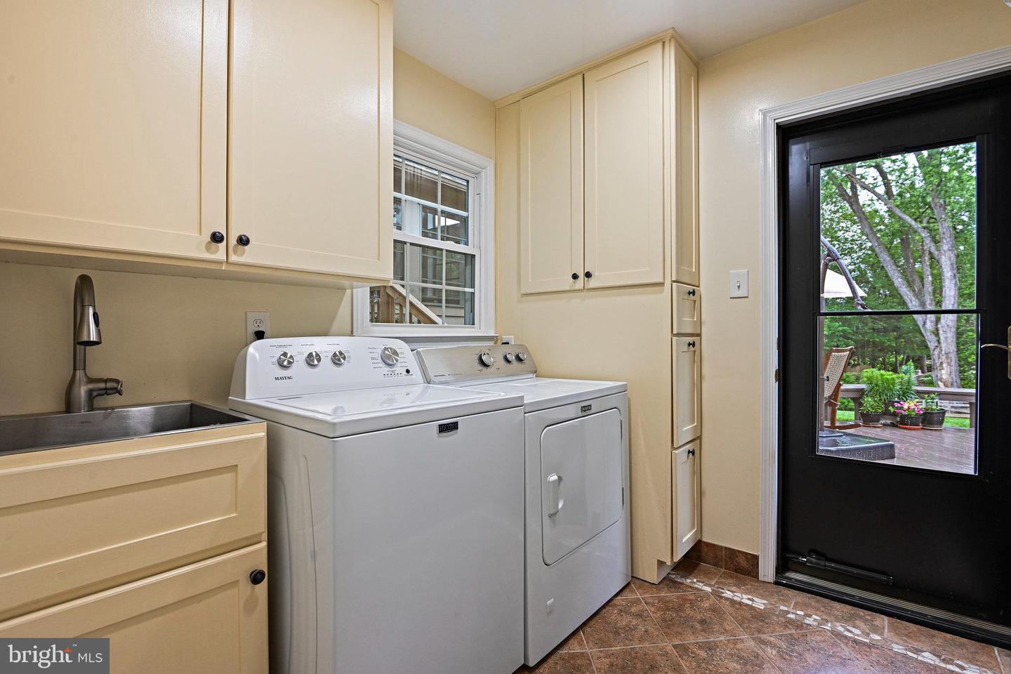 10404 TRUMPETER CT, VIENNA, Virginia 22182, 4 Bedrooms Bedrooms, 19 Rooms Rooms,3 BathroomsBathrooms,Residential,For sale,10404 TRUMPETER CT,VAFX2242112 MLS # VAFX2242112