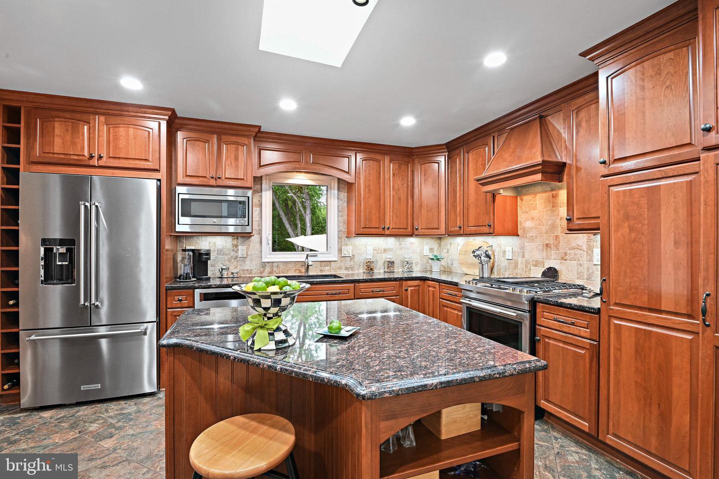 10404 TRUMPETER CT, VIENNA, Virginia 22182, 4 Bedrooms Bedrooms, 19 Rooms Rooms,3 BathroomsBathrooms,Residential,For sale,10404 TRUMPETER CT,VAFX2242112 MLS # VAFX2242112