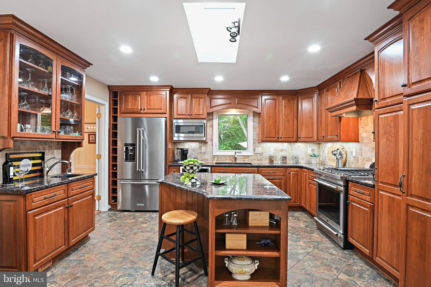 10404 TRUMPETER CT, VIENNA, Virginia 22182, 4 Bedrooms Bedrooms, 19 Rooms Rooms,3 BathroomsBathrooms,Residential,For sale,10404 TRUMPETER CT,VAFX2242112 MLS # VAFX2242112