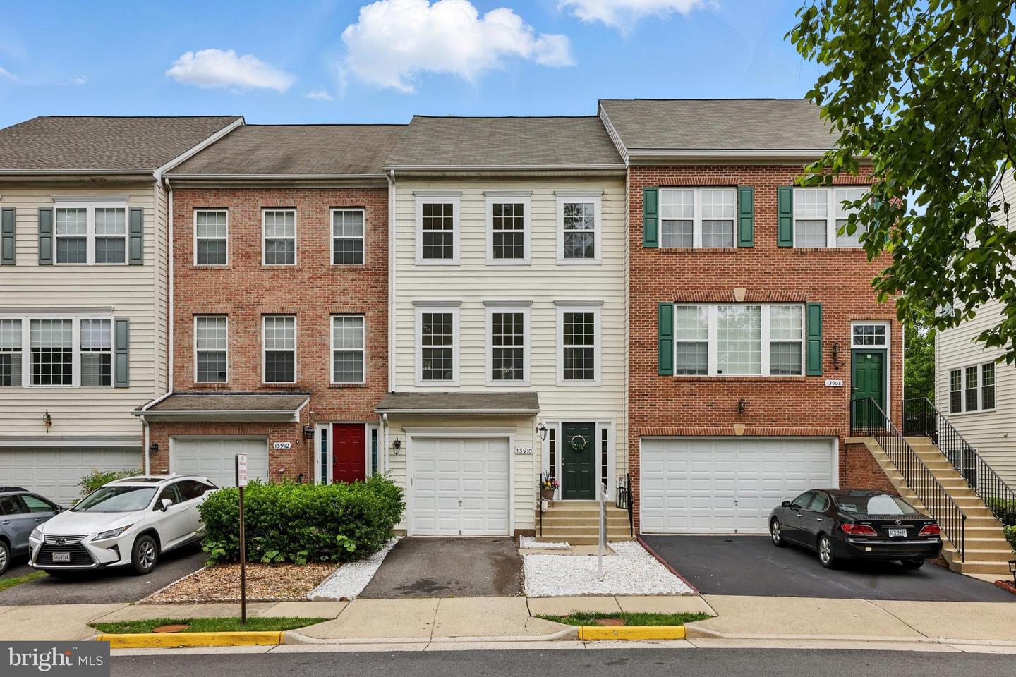 13910 GOTHIC DR, CENTREVILLE, Virginia 20121, 3 Bedrooms Bedrooms, ,2 BathroomsBathrooms,Residential,For sale,13910 GOTHIC DR,VAFX2242228 MLS # VAFX2242228