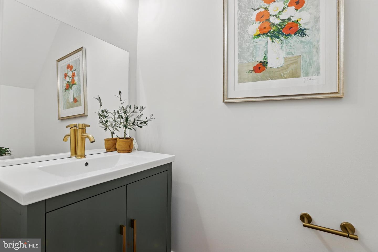 13910 GOTHIC DR, CENTREVILLE, Virginia 20121, 3 Bedrooms Bedrooms, ,2 BathroomsBathrooms,Residential,For sale,13910 GOTHIC DR,VAFX2242228 MLS # VAFX2242228