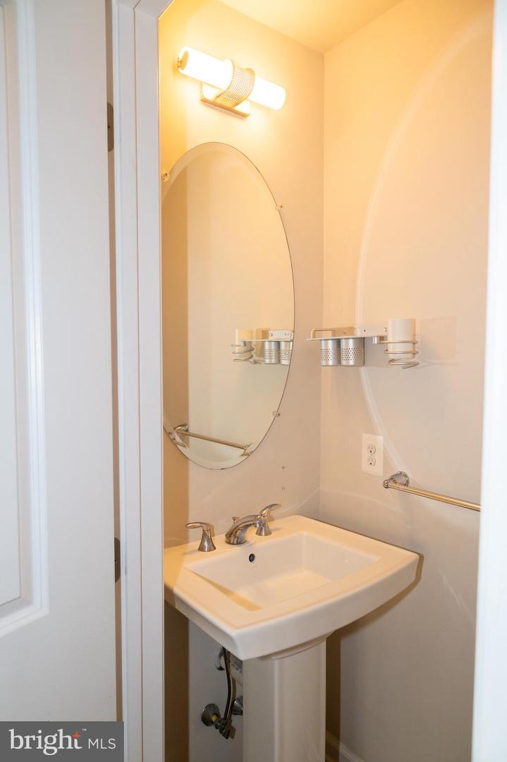 42624 LISBURN CHASE TER, CHANTILLY, Virginia 20152, 3 Bedrooms Bedrooms, ,3 BathroomsBathrooms,Residential,For sale,42624 LISBURN CHASE TER,VALO2097374 MLS # VALO2097374