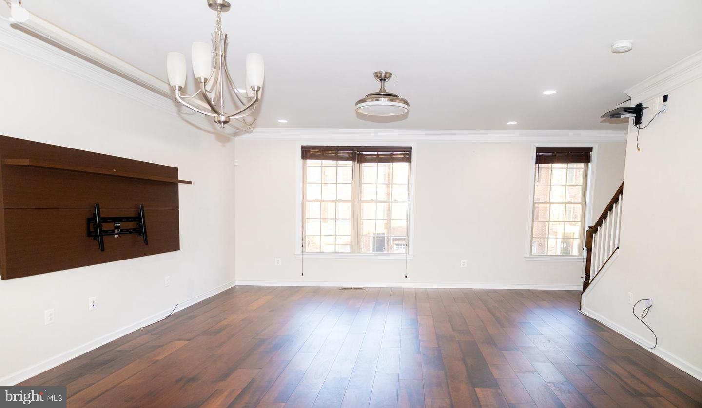 42624 LISBURN CHASE TER, CHANTILLY, Virginia 20152, 3 Bedrooms Bedrooms, ,3 BathroomsBathrooms,Residential,For sale,42624 LISBURN CHASE TER,VALO2097374 MLS # VALO2097374
