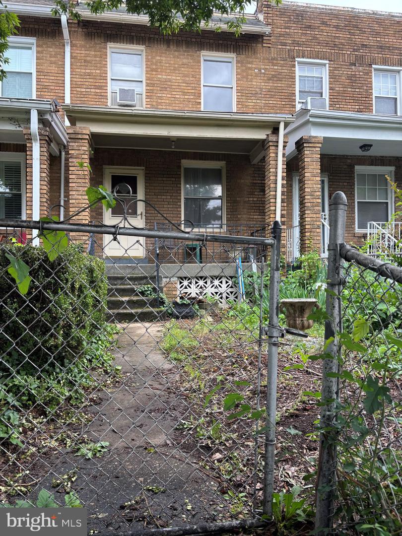 1533 NORTH CAROLINA AVE NE, WASHINGTON, District Of Columbia 20002, 3 Bedrooms Bedrooms, ,1 BathroomBathrooms,Residential,For sale,1533 NORTH CAROLINA AVE NE,DCDC2201762 MLS # DCDC2201762
