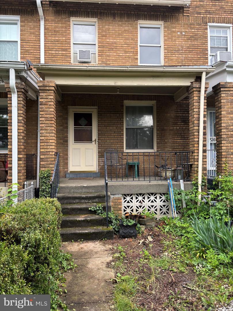 1533 NORTH CAROLINA AVE NE, WASHINGTON, District Of Columbia 20002, 3 Bedrooms Bedrooms, ,1 BathroomBathrooms,Residential,For sale,1533 NORTH CAROLINA AVE NE,DCDC2201762 MLS # DCDC2201762