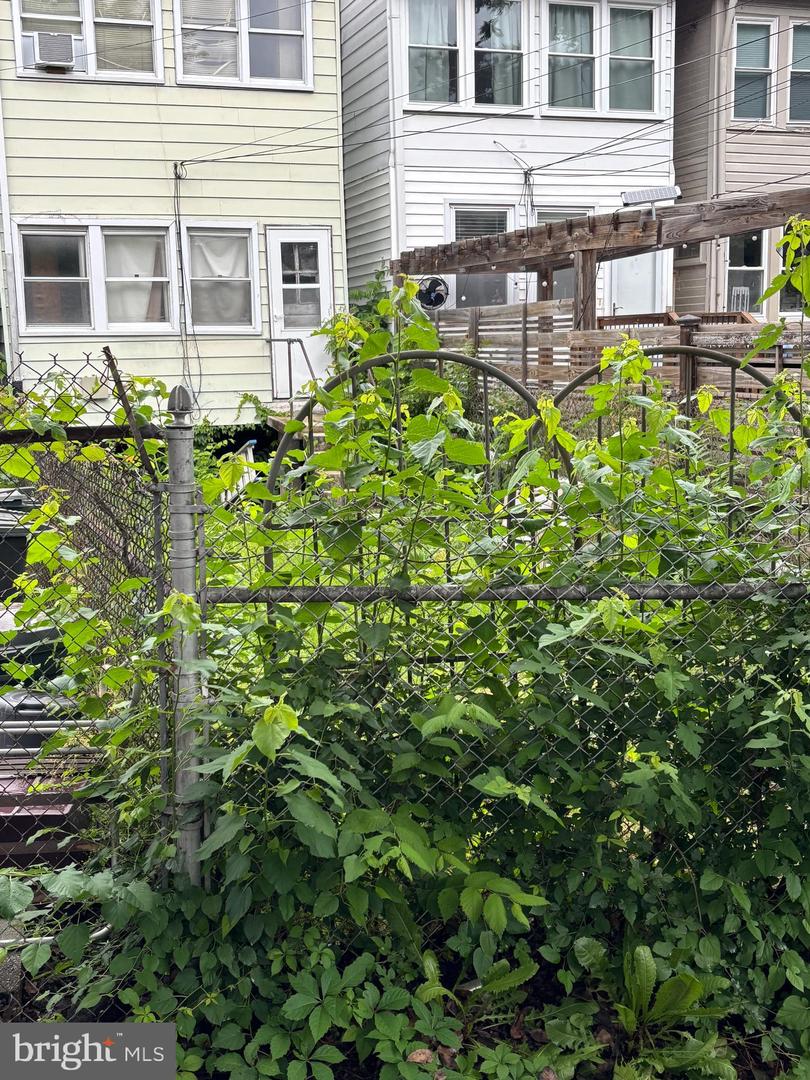 1533 NORTH CAROLINA AVE NE, WASHINGTON, District Of Columbia 20002, 3 Bedrooms Bedrooms, ,1 BathroomBathrooms,Residential,For sale,1533 NORTH CAROLINA AVE NE,DCDC2201762 MLS # DCDC2201762
