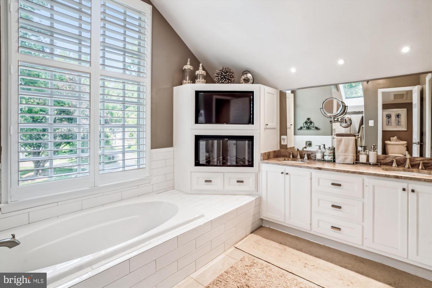 5068 WILLOW OAK PL, DUMFRIES, Virginia 22025, 5 Bedrooms Bedrooms, ,3 BathroomsBathrooms,Residential,For sale,5068 WILLOW OAK PL,VAPW2095254 MLS # VAPW2095254