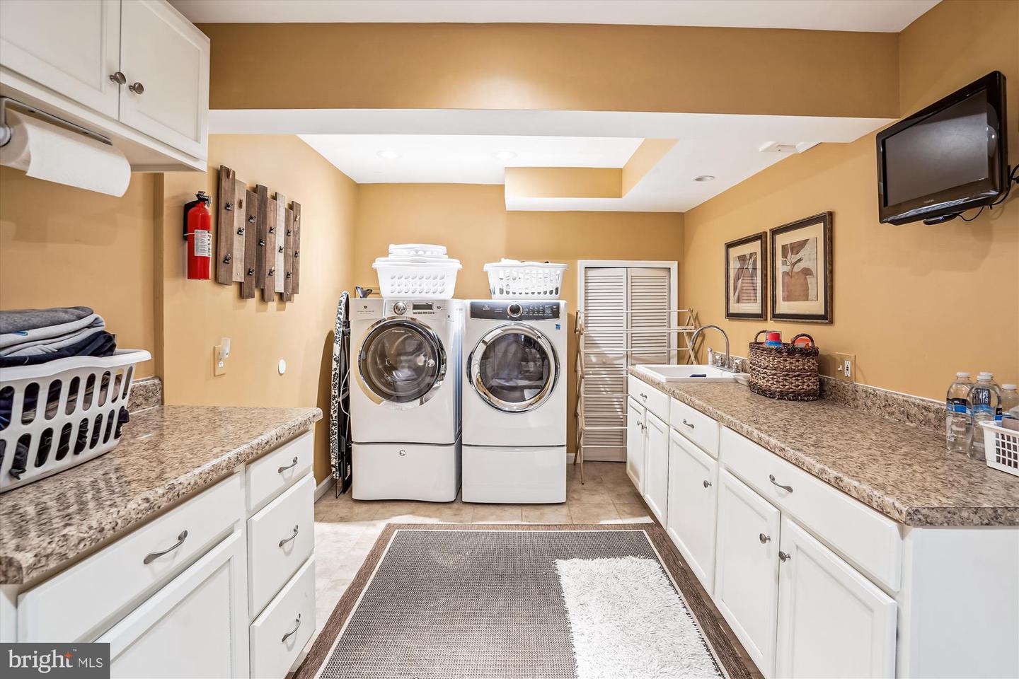 5068 WILLOW OAK PL, DUMFRIES, Virginia 22025, 5 Bedrooms Bedrooms, ,3 BathroomsBathrooms,Residential,For sale,5068 WILLOW OAK PL,VAPW2095254 MLS # VAPW2095254