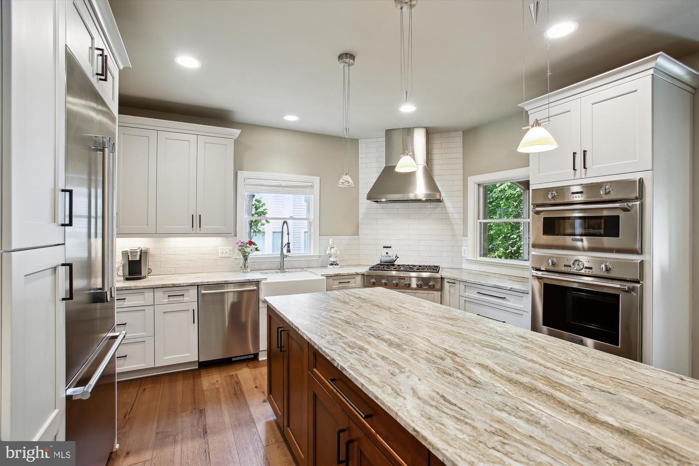 2371 N EDGEWOOD ST, ARLINGTON, Virginia 22207, 4 Bedrooms Bedrooms, ,4 BathroomsBathrooms,Residential,For sale,2371 N EDGEWOOD ST,VAAR2058034 MLS # VAAR2058034
