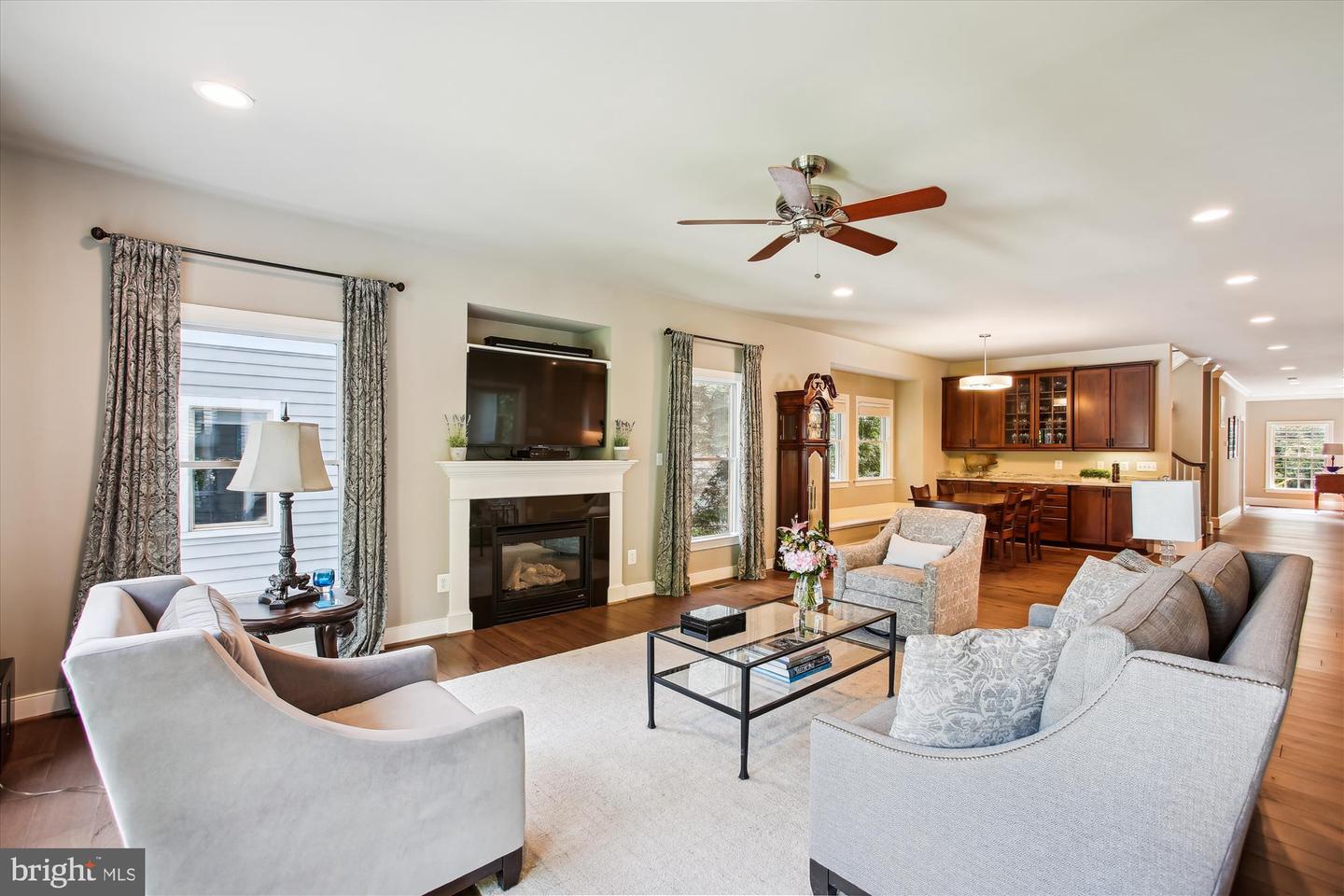 2371 N EDGEWOOD ST, ARLINGTON, Virginia 22207, 4 Bedrooms Bedrooms, ,4 BathroomsBathrooms,Residential,For sale,2371 N EDGEWOOD ST,VAAR2058034 MLS # VAAR2058034