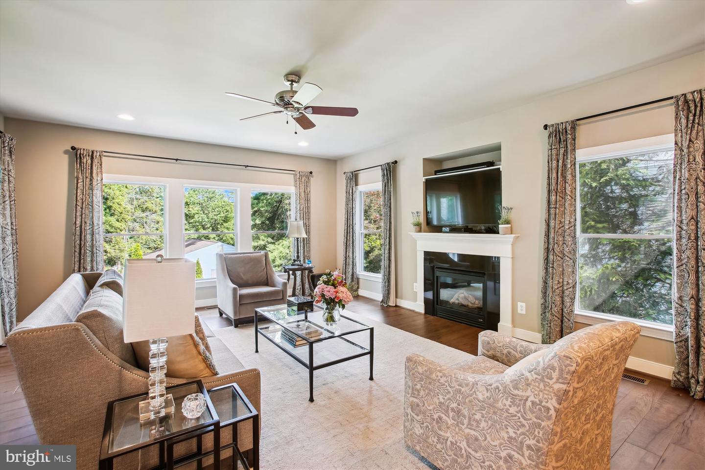2371 N EDGEWOOD ST, ARLINGTON, Virginia 22207, 4 Bedrooms Bedrooms, ,4 BathroomsBathrooms,Residential,For sale,2371 N EDGEWOOD ST,VAAR2058034 MLS # VAAR2058034