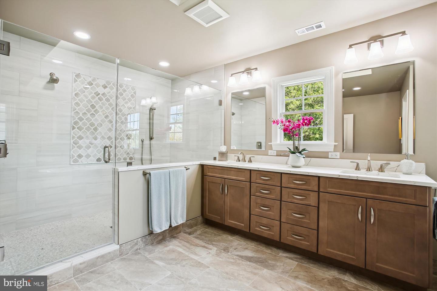 2371 N EDGEWOOD ST, ARLINGTON, Virginia 22207, 4 Bedrooms Bedrooms, ,4 BathroomsBathrooms,Residential,For sale,2371 N EDGEWOOD ST,VAAR2058034 MLS # VAAR2058034