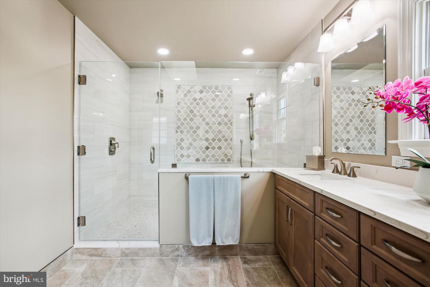 2371 N EDGEWOOD ST, ARLINGTON, Virginia 22207, 4 Bedrooms Bedrooms, ,4 BathroomsBathrooms,Residential,For sale,2371 N EDGEWOOD ST,VAAR2058034 MLS # VAAR2058034