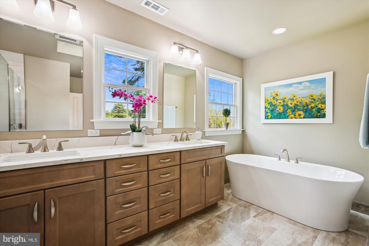 2371 N EDGEWOOD ST, ARLINGTON, Virginia 22207, 4 Bedrooms Bedrooms, ,4 BathroomsBathrooms,Residential,For sale,2371 N EDGEWOOD ST,VAAR2058034 MLS # VAAR2058034