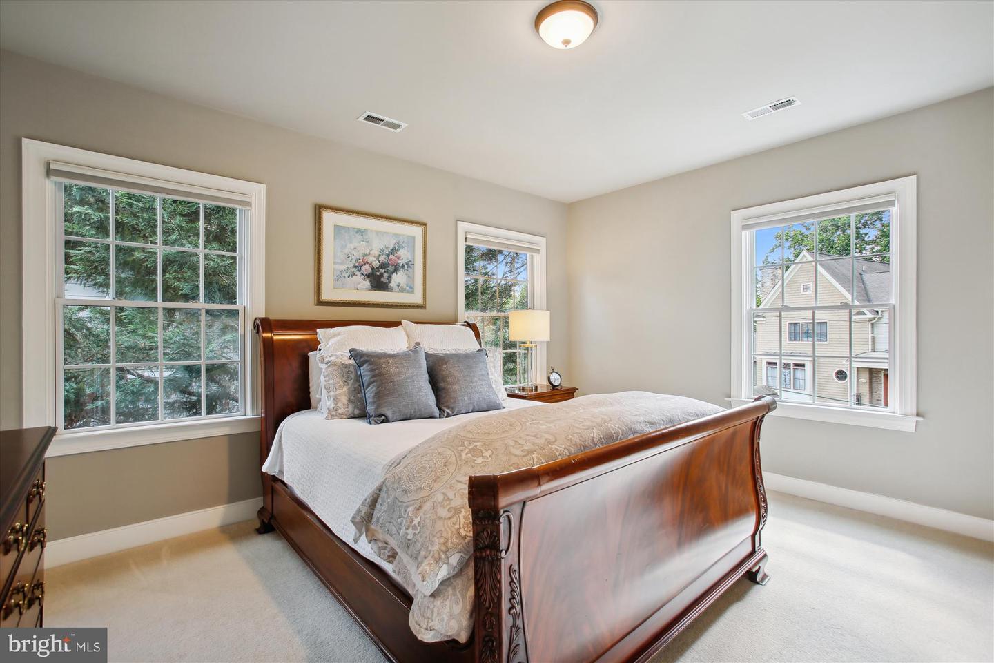 2371 N EDGEWOOD ST, ARLINGTON, Virginia 22207, 4 Bedrooms Bedrooms, ,4 BathroomsBathrooms,Residential,For sale,2371 N EDGEWOOD ST,VAAR2058034 MLS # VAAR2058034