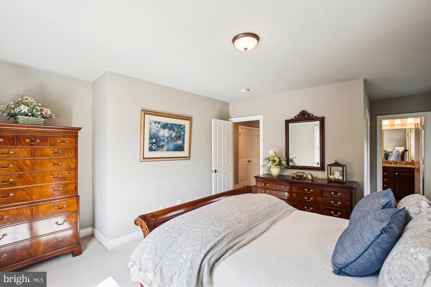 2371 N EDGEWOOD ST, ARLINGTON, Virginia 22207, 4 Bedrooms Bedrooms, ,4 BathroomsBathrooms,Residential,For sale,2371 N EDGEWOOD ST,VAAR2058034 MLS # VAAR2058034