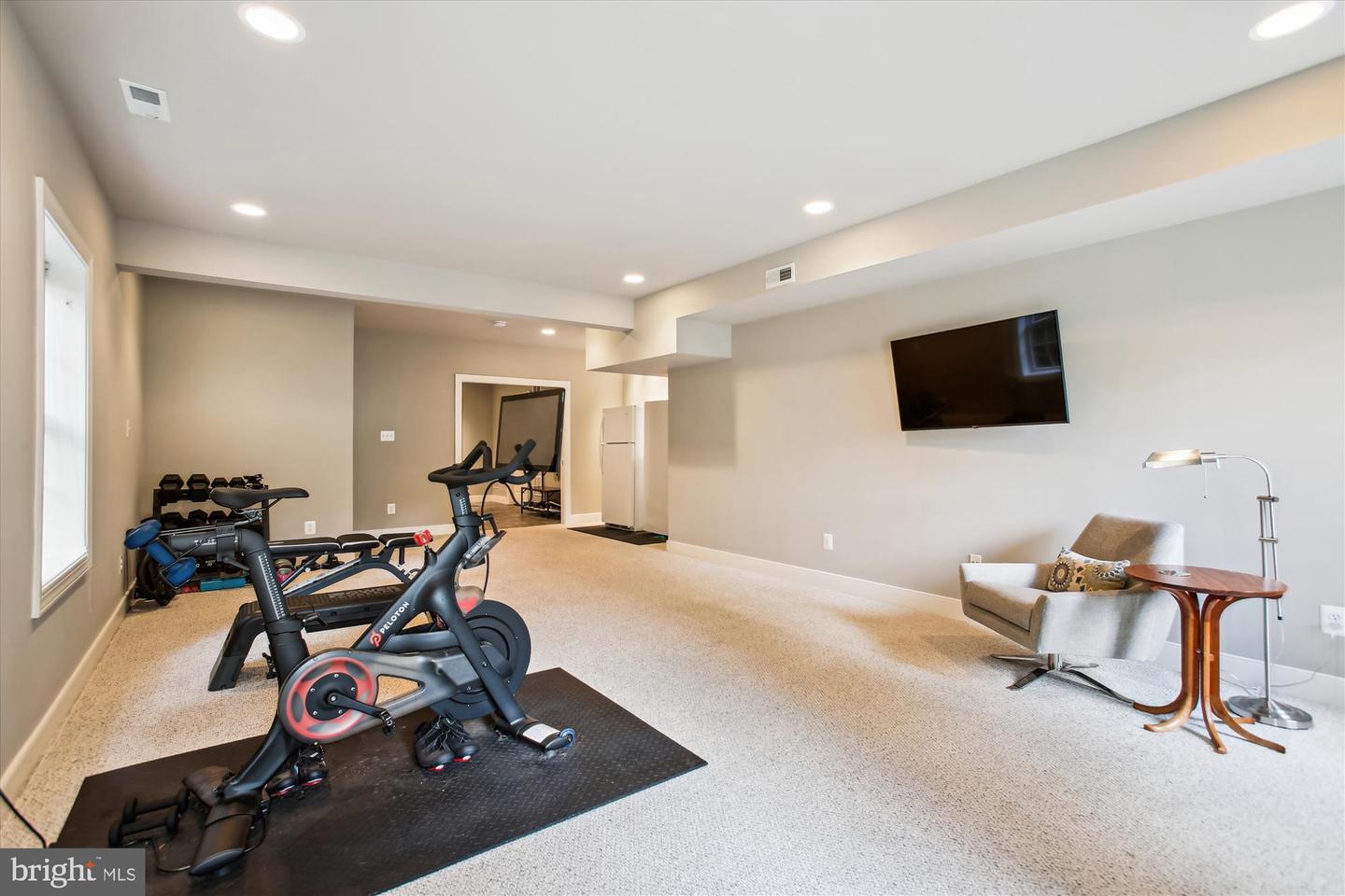 2371 N EDGEWOOD ST, ARLINGTON, Virginia 22207, 4 Bedrooms Bedrooms, ,4 BathroomsBathrooms,Residential,For sale,2371 N EDGEWOOD ST,VAAR2058034 MLS # VAAR2058034
