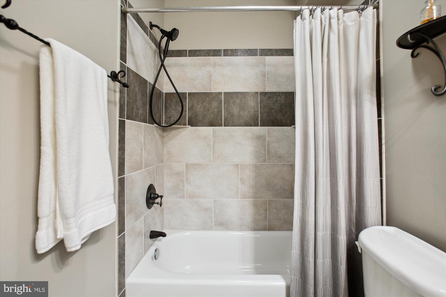 2371 N EDGEWOOD ST, ARLINGTON, Virginia 22207, 4 Bedrooms Bedrooms, ,4 BathroomsBathrooms,Residential,For sale,2371 N EDGEWOOD ST,VAAR2058034 MLS # VAAR2058034