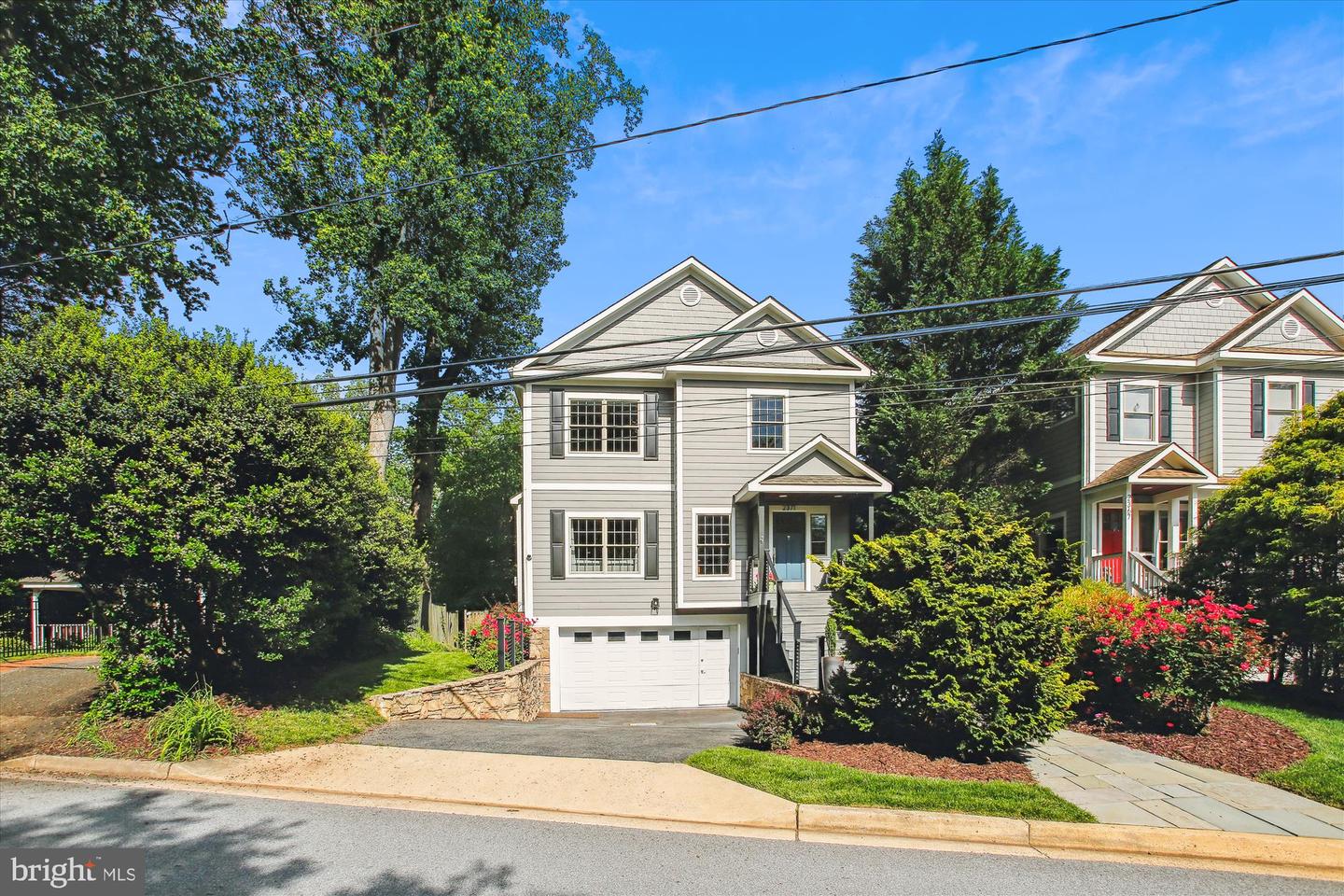 2371 N EDGEWOOD ST, ARLINGTON, Virginia 22207, 4 Bedrooms Bedrooms, ,4 BathroomsBathrooms,Residential,For sale,2371 N EDGEWOOD ST,VAAR2058034 MLS # VAAR2058034