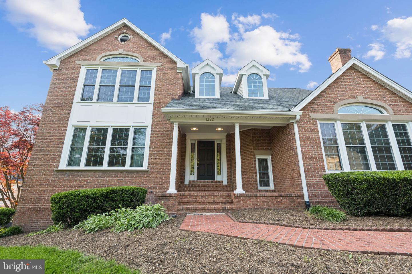 1292 MIDDLETON CT, VIENNA, Virginia 22182, 5 Bedrooms Bedrooms, ,4 BathroomsBathrooms,Residential,For sale,1292 MIDDLETON CT,VAFX2242378 MLS # VAFX2242378
