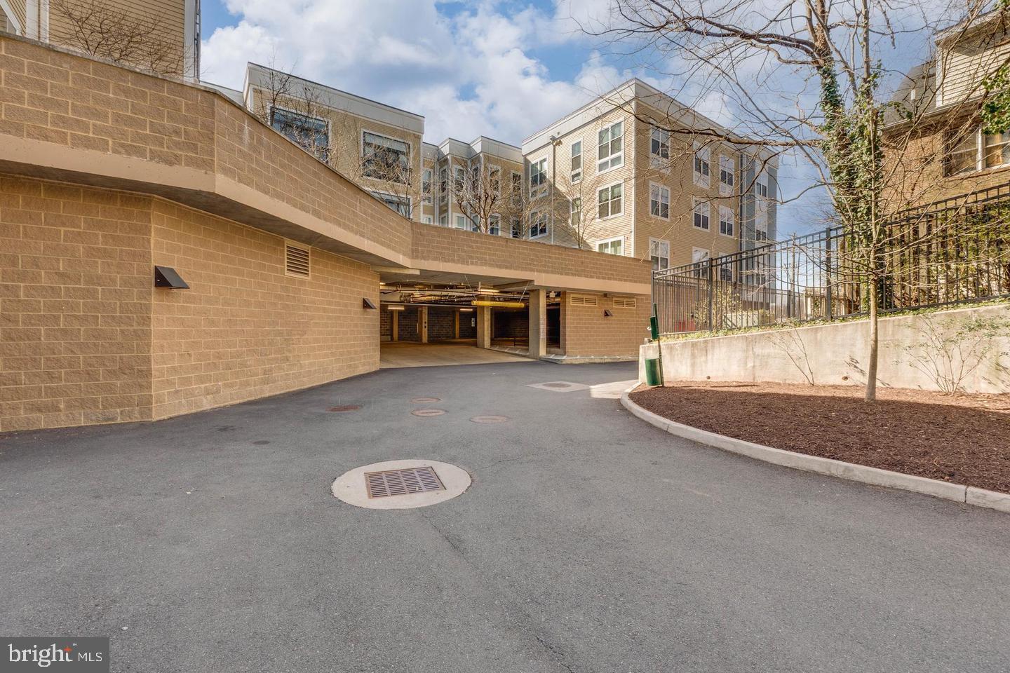 989 S BUCHANAN ST #409, ARLINGTON, Virginia 22204, 1 Bedroom Bedrooms, ,1 BathroomBathrooms,Residential,For sale,989 S BUCHANAN ST #409,VAAR2058028 MLS # VAAR2058028