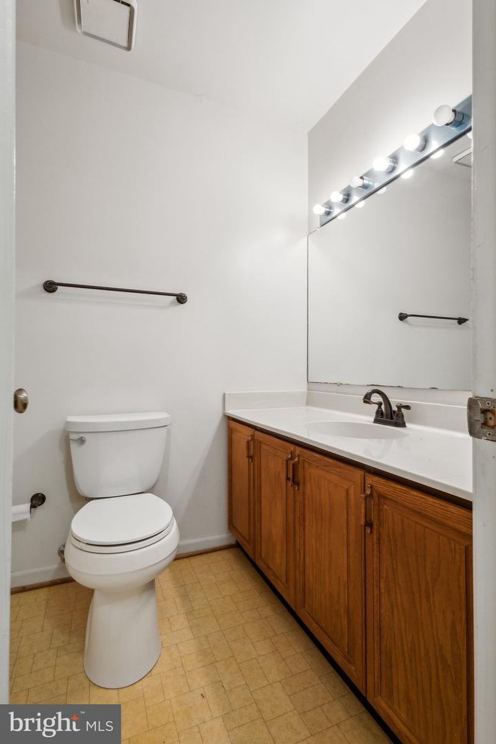 3112 FAIR WOODS PKWY, FAIRFAX, Virginia 22030, 3 Bedrooms Bedrooms, ,2 BathroomsBathrooms,Residential,For sale,3112 FAIR WOODS PKWY,VAFC2006358 MLS # VAFC2006358