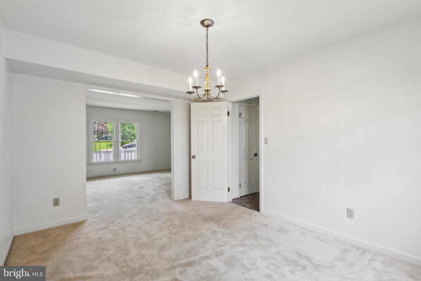 3112 FAIR WOODS PKWY, FAIRFAX, Virginia 22030, 3 Bedrooms Bedrooms, ,2 BathroomsBathrooms,Residential,For sale,3112 FAIR WOODS PKWY,VAFC2006358 MLS # VAFC2006358