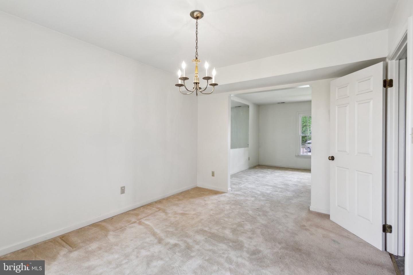 3112 FAIR WOODS PKWY, FAIRFAX, Virginia 22030, 3 Bedrooms Bedrooms, ,2 BathroomsBathrooms,Residential,For sale,3112 FAIR WOODS PKWY,VAFC2006358 MLS # VAFC2006358