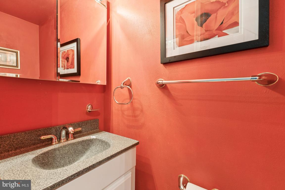 2756 KNOLLSIDE LN, VIENNA, Virginia 22180, 3 Bedrooms Bedrooms, ,1 BathroomBathrooms,Residential,For sale,2756 KNOLLSIDE LN,VAFX2242764 MLS # VAFX2242764