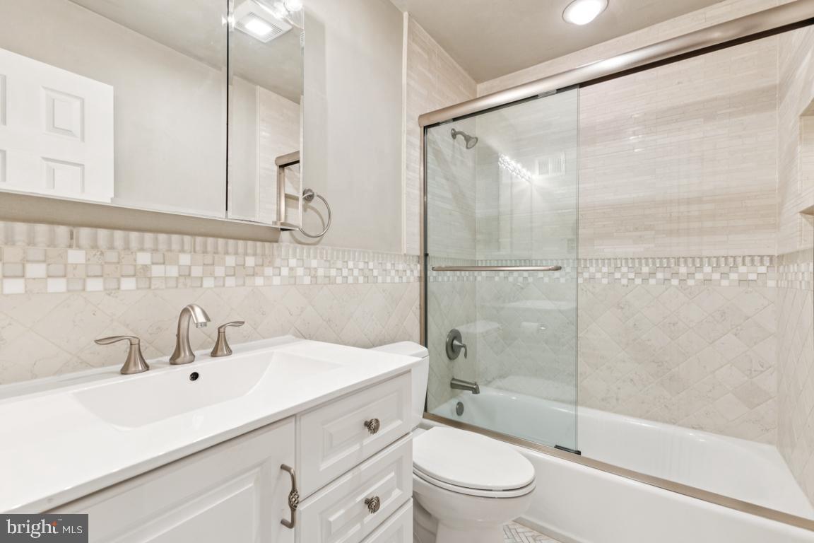2756 KNOLLSIDE LN, VIENNA, Virginia 22180, 3 Bedrooms Bedrooms, ,1 BathroomBathrooms,Residential,For sale,2756 KNOLLSIDE LN,VAFX2242764 MLS # VAFX2242764