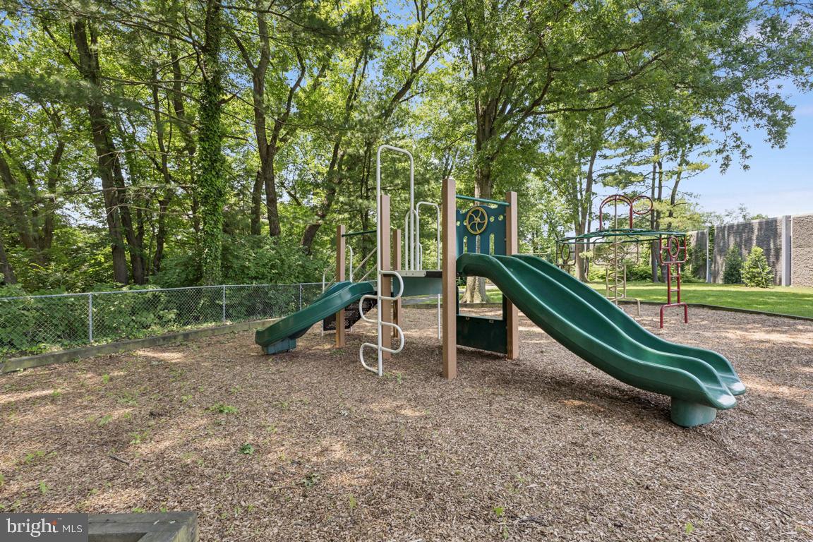 2756 KNOLLSIDE LN, VIENNA, Virginia 22180, 3 Bedrooms Bedrooms, ,1 BathroomBathrooms,Residential,For sale,2756 KNOLLSIDE LN,VAFX2242764 MLS # VAFX2242764