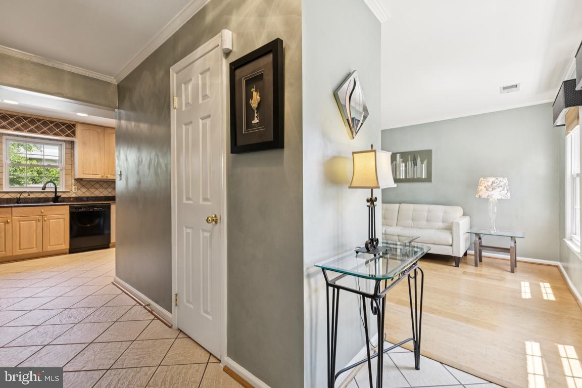 2756 KNOLLSIDE LN, VIENNA, Virginia 22180, 3 Bedrooms Bedrooms, ,1 BathroomBathrooms,Residential,For sale,2756 KNOLLSIDE LN,VAFX2242764 MLS # VAFX2242764