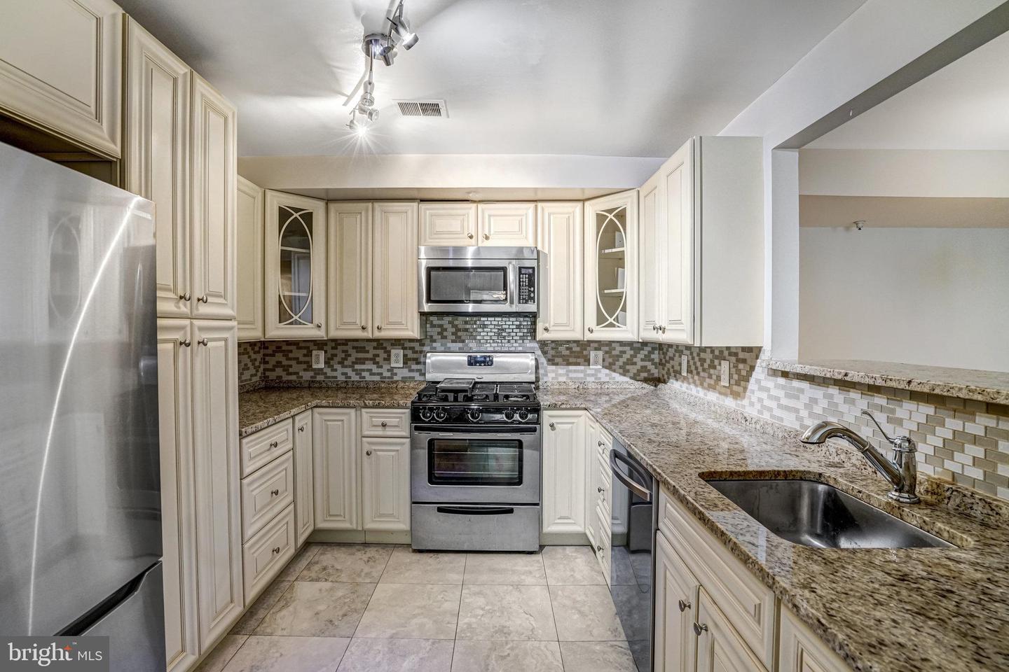 12233 FAIRFIELD HOUSE DR #207B, FAIRFAX, Virginia 22033, 2 Bedrooms Bedrooms, ,2 BathroomsBathrooms,Residential,For sale,12233 FAIRFIELD HOUSE DR #207B,VAFX2242892 MLS # VAFX2242892