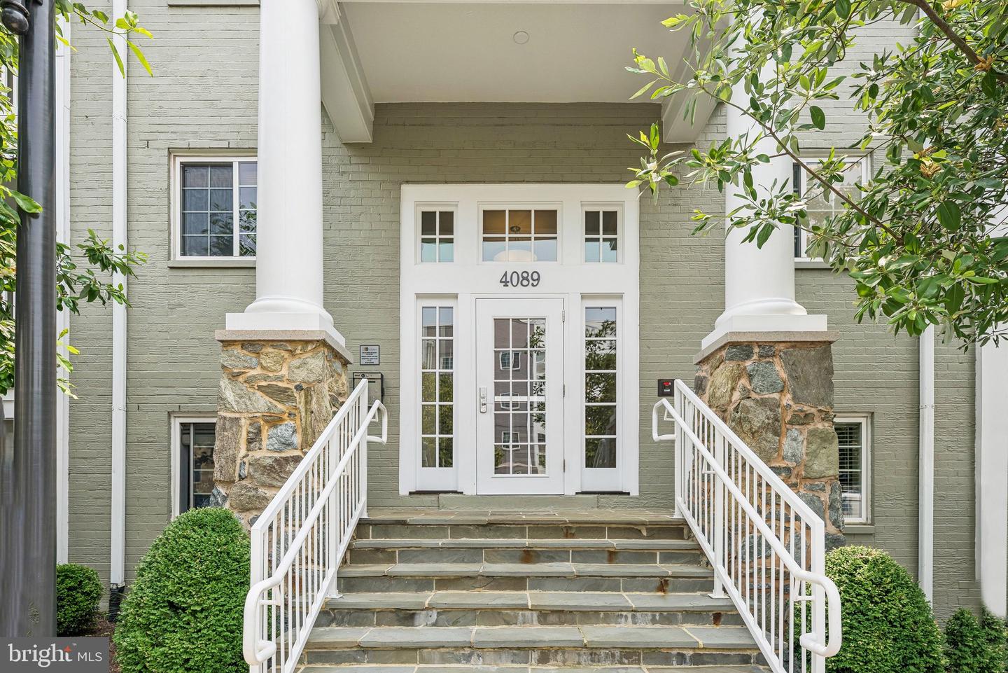 4089 S FOUR MILE RUN DR #203, ARLINGTON, Virginia 22204, 2 Bedrooms Bedrooms, ,2 BathroomsBathrooms,Residential,For sale,4089 S FOUR MILE RUN DR #203,VAAR2058108 MLS # VAAR2058108