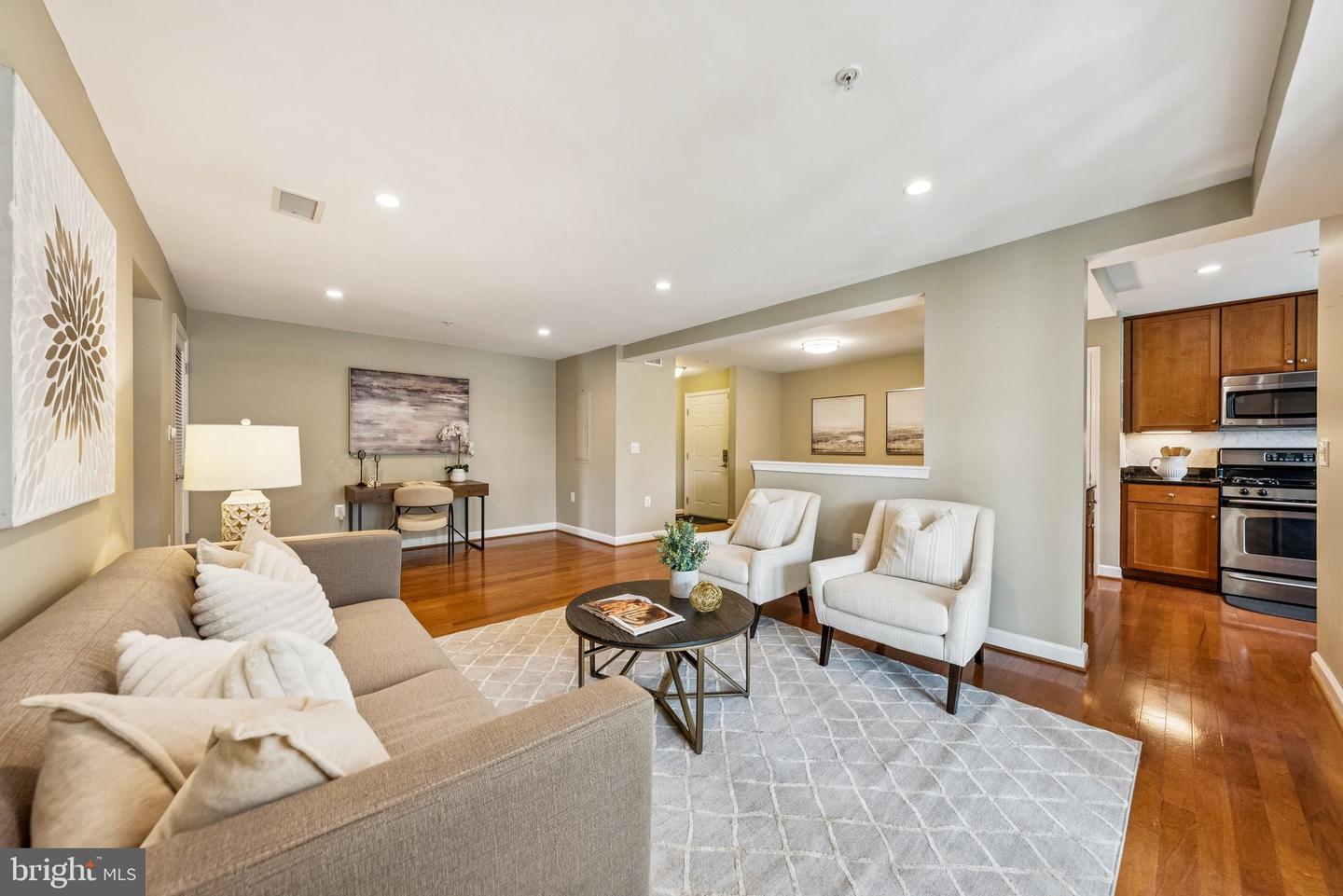 4089 S FOUR MILE RUN DR #203, ARLINGTON, Virginia 22204, 2 Bedrooms Bedrooms, ,2 BathroomsBathrooms,Residential,For sale,4089 S FOUR MILE RUN DR #203,VAAR2058108 MLS # VAAR2058108
