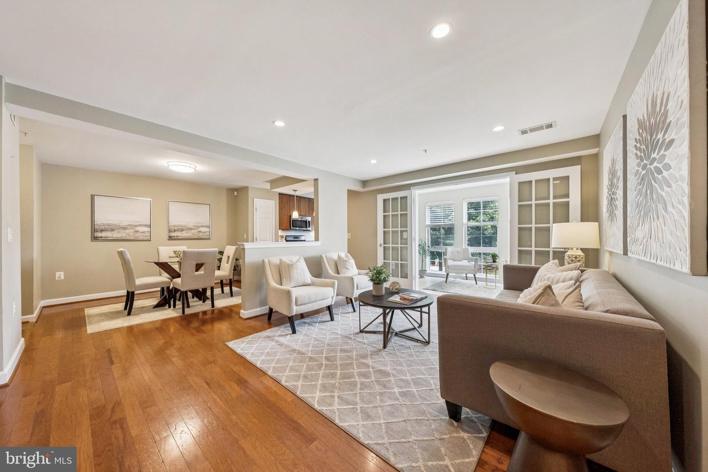 4089 S FOUR MILE RUN DR #203, ARLINGTON, Virginia 22204, 2 Bedrooms Bedrooms, ,2 BathroomsBathrooms,Residential,For sale,4089 S FOUR MILE RUN DR #203,VAAR2058108 MLS # VAAR2058108