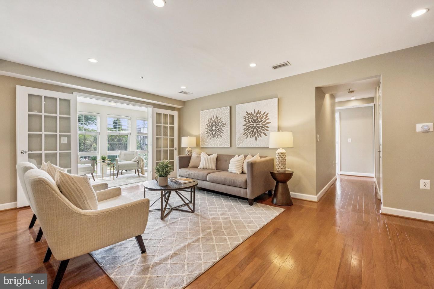 4089 S FOUR MILE RUN DR #203, ARLINGTON, Virginia 22204, 2 Bedrooms Bedrooms, ,2 BathroomsBathrooms,Residential,For sale,4089 S FOUR MILE RUN DR #203,VAAR2058108 MLS # VAAR2058108