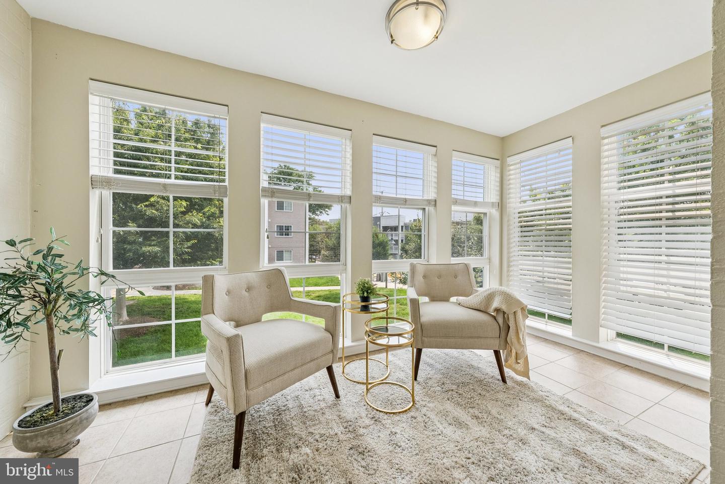 4089 S FOUR MILE RUN DR #203, ARLINGTON, Virginia 22204, 2 Bedrooms Bedrooms, ,2 BathroomsBathrooms,Residential,For sale,4089 S FOUR MILE RUN DR #203,VAAR2058108 MLS # VAAR2058108