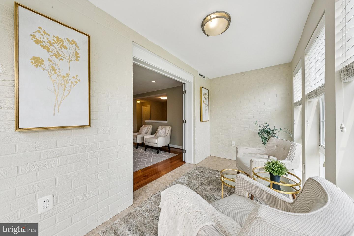 4089 S FOUR MILE RUN DR #203, ARLINGTON, Virginia 22204, 2 Bedrooms Bedrooms, ,2 BathroomsBathrooms,Residential,For sale,4089 S FOUR MILE RUN DR #203,VAAR2058108 MLS # VAAR2058108