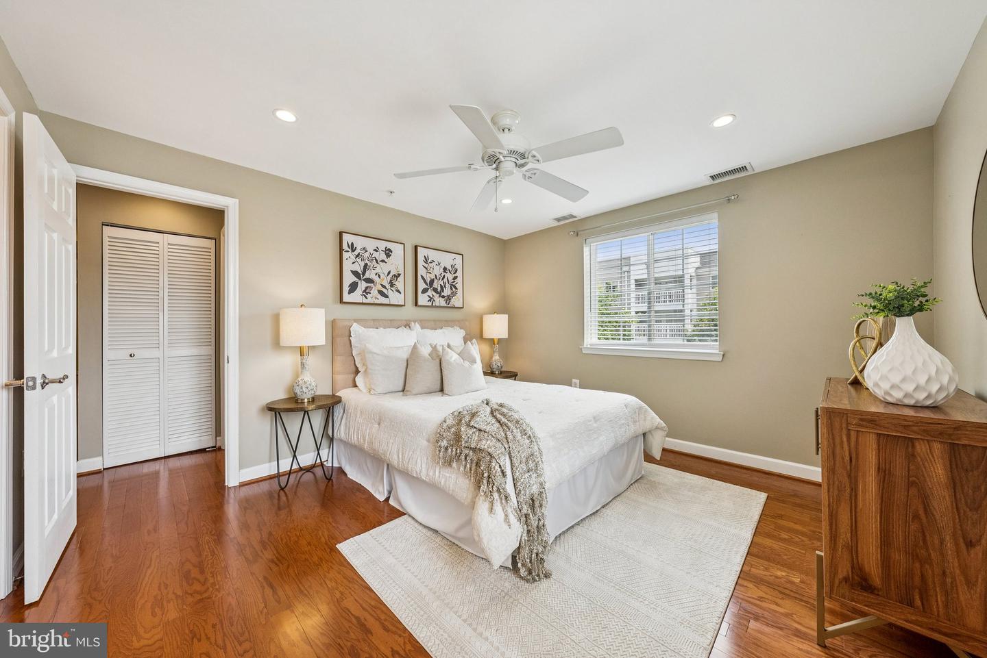 4089 S FOUR MILE RUN DR #203, ARLINGTON, Virginia 22204, 2 Bedrooms Bedrooms, ,2 BathroomsBathrooms,Residential,For sale,4089 S FOUR MILE RUN DR #203,VAAR2058108 MLS # VAAR2058108