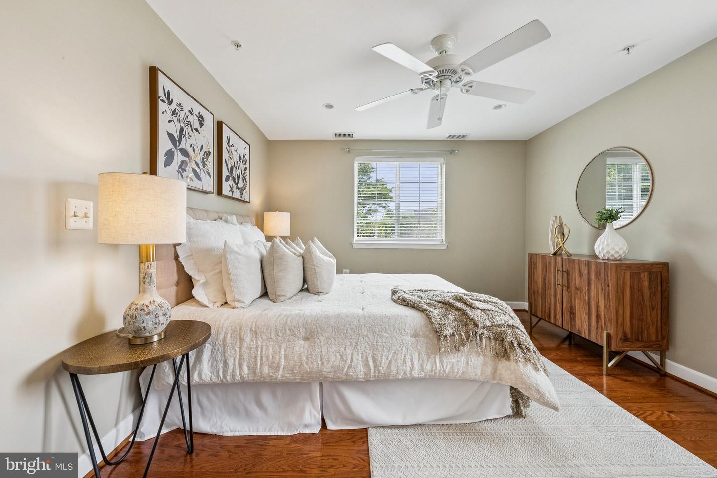 4089 S FOUR MILE RUN DR #203, ARLINGTON, Virginia 22204, 2 Bedrooms Bedrooms, ,2 BathroomsBathrooms,Residential,For sale,4089 S FOUR MILE RUN DR #203,VAAR2058108 MLS # VAAR2058108