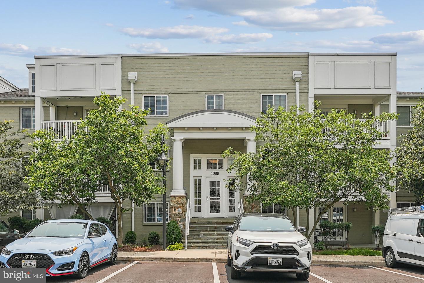 4089 S FOUR MILE RUN DR #203, ARLINGTON, Virginia 22204, 2 Bedrooms Bedrooms, ,2 BathroomsBathrooms,Residential,For sale,4089 S FOUR MILE RUN DR #203,VAAR2058108 MLS # VAAR2058108