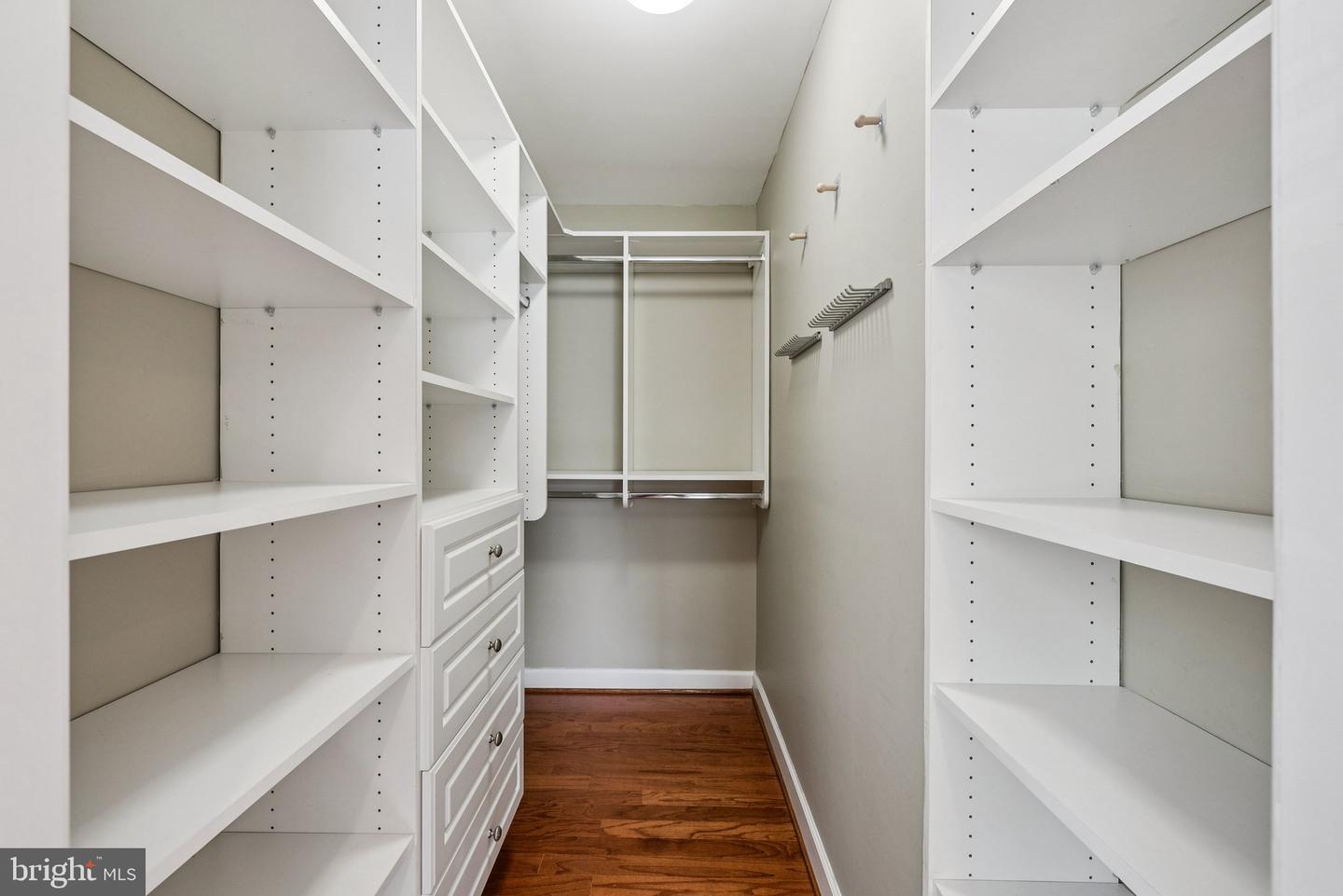 4089 S FOUR MILE RUN DR #203, ARLINGTON, Virginia 22204, 2 Bedrooms Bedrooms, ,2 BathroomsBathrooms,Residential,For sale,4089 S FOUR MILE RUN DR #203,VAAR2058108 MLS # VAAR2058108