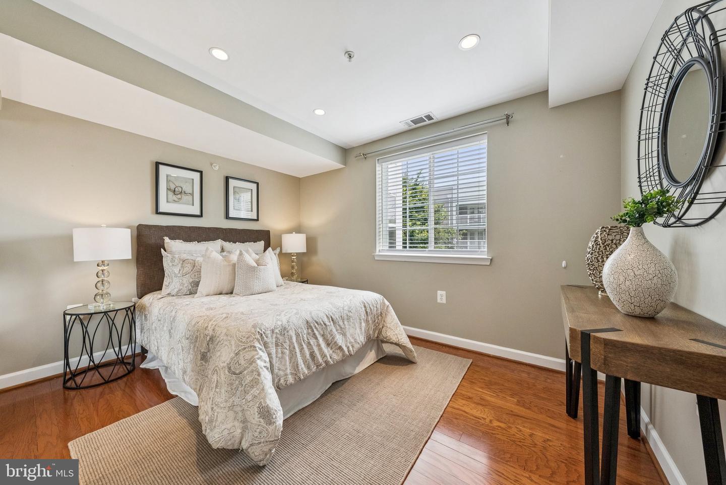 4089 S FOUR MILE RUN DR #203, ARLINGTON, Virginia 22204, 2 Bedrooms Bedrooms, ,2 BathroomsBathrooms,Residential,For sale,4089 S FOUR MILE RUN DR #203,VAAR2058108 MLS # VAAR2058108