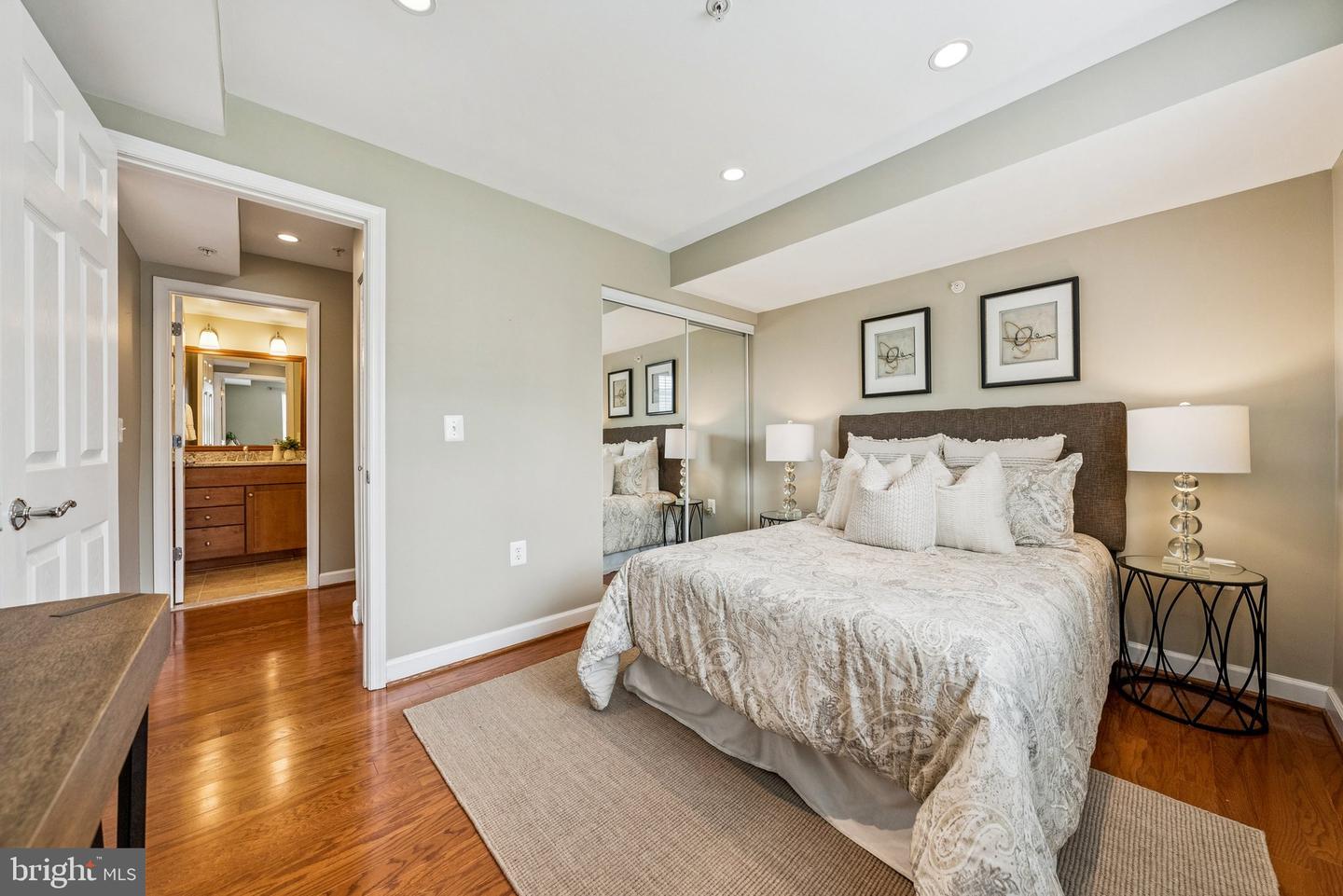 4089 S FOUR MILE RUN DR #203, ARLINGTON, Virginia 22204, 2 Bedrooms Bedrooms, ,2 BathroomsBathrooms,Residential,For sale,4089 S FOUR MILE RUN DR #203,VAAR2058108 MLS # VAAR2058108
