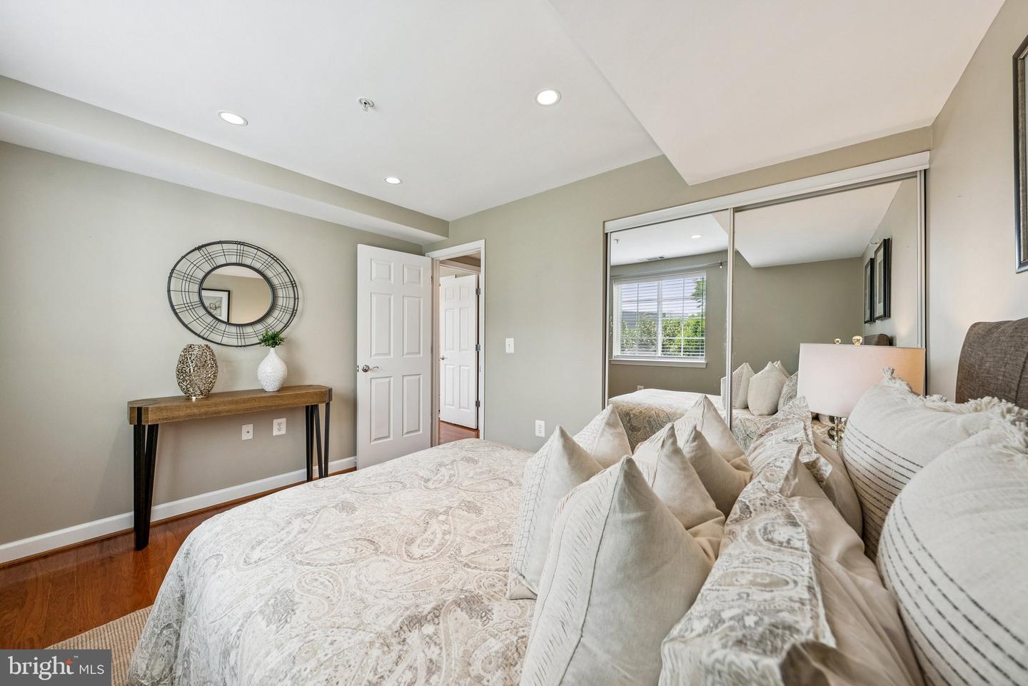 4089 S FOUR MILE RUN DR #203, ARLINGTON, Virginia 22204, 2 Bedrooms Bedrooms, ,2 BathroomsBathrooms,Residential,For sale,4089 S FOUR MILE RUN DR #203,VAAR2058108 MLS # VAAR2058108