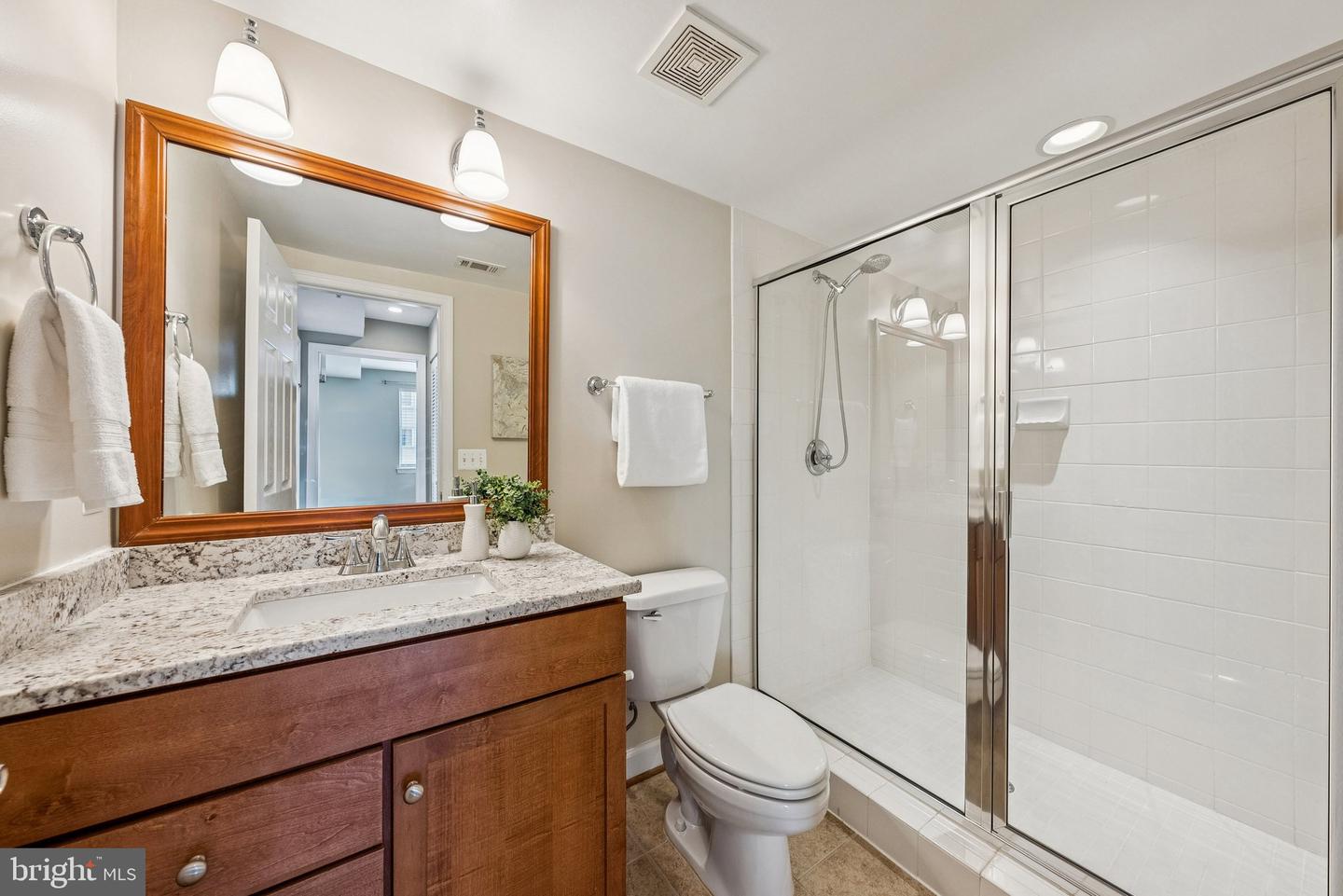 4089 S FOUR MILE RUN DR #203, ARLINGTON, Virginia 22204, 2 Bedrooms Bedrooms, ,2 BathroomsBathrooms,Residential,For sale,4089 S FOUR MILE RUN DR #203,VAAR2058108 MLS # VAAR2058108