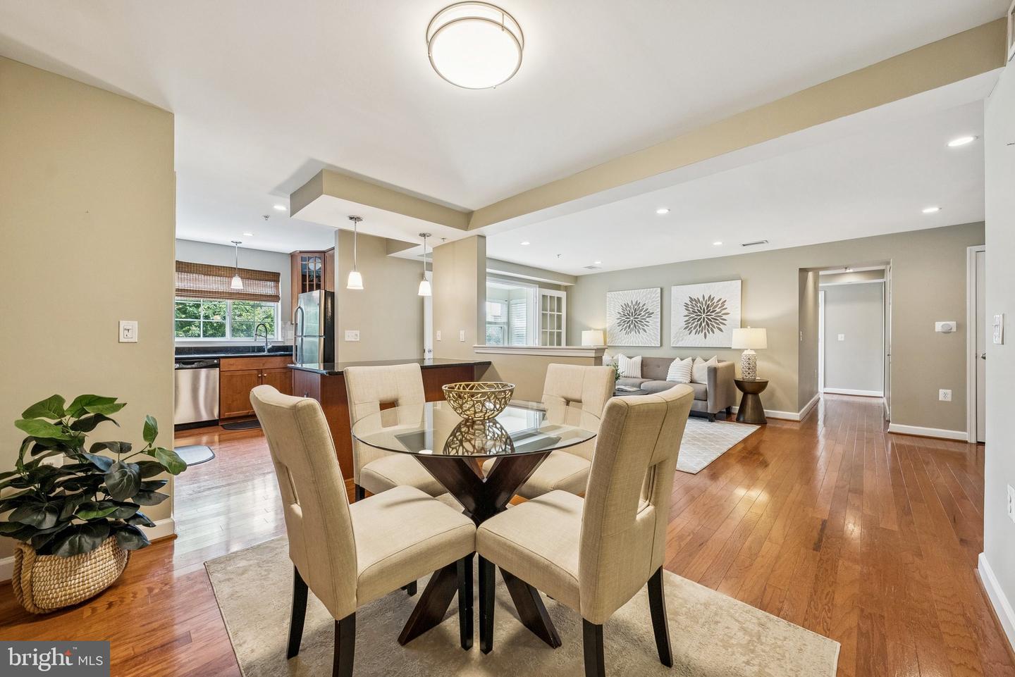 4089 S FOUR MILE RUN DR #203, ARLINGTON, Virginia 22204, 2 Bedrooms Bedrooms, ,2 BathroomsBathrooms,Residential,For sale,4089 S FOUR MILE RUN DR #203,VAAR2058108 MLS # VAAR2058108
