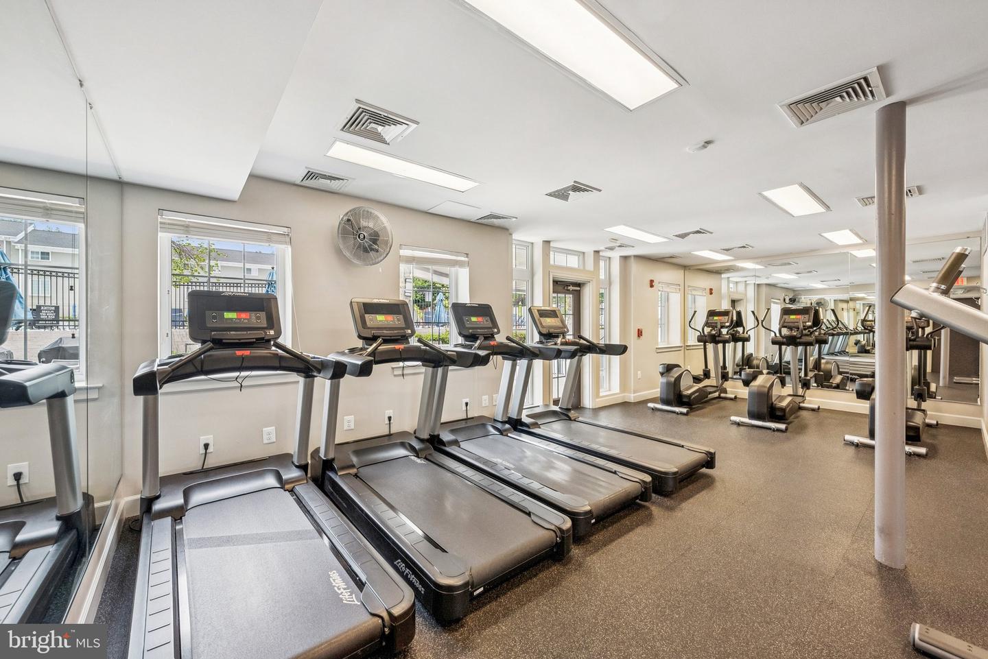 4089 S FOUR MILE RUN DR #203, ARLINGTON, Virginia 22204, 2 Bedrooms Bedrooms, ,2 BathroomsBathrooms,Residential,For sale,4089 S FOUR MILE RUN DR #203,VAAR2058108 MLS # VAAR2058108